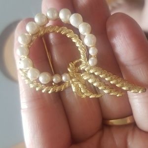 FREE WITH PURCHASE-Faux Pearl & Gold Tone Brooch